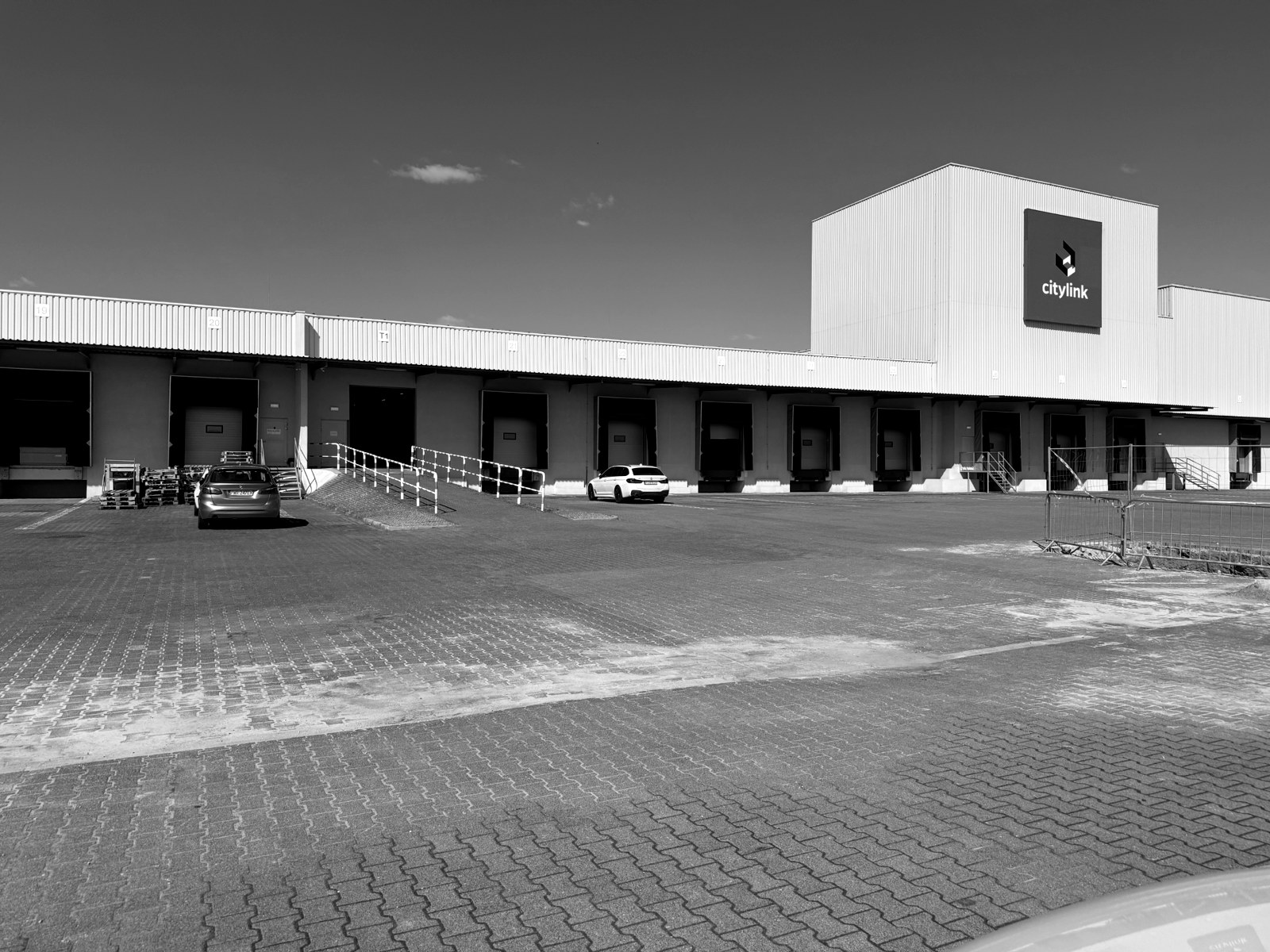 Doki rozładunkowe centrum logistycznego